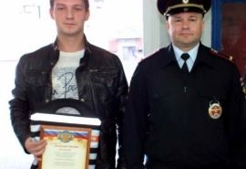 В Омске наградили таксистов, помогавших полиции задерживать пьяных водителей