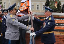 Замкомандующего ВДВ Тимергазин вручил знамя Омскому кадетскому корпусу