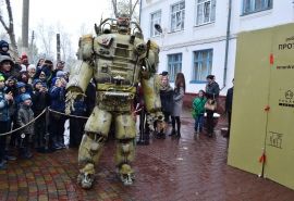 Говорящий робот открыл омский фестиваль робототехники