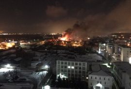 В Омске на «Зеленом острове» всю ночь горели 2 коттеджа
