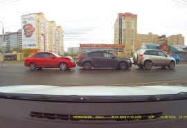 На Левобережье Омска случилось массовое ДТП – ФОТО