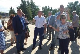 Омским депутатам продемонстрировали проект Бульвара Победы с гранитными дорожками и фонтаном
