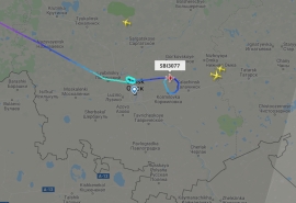 В небе над Омском кружит и не может сесть самолет из Санкт-Петербурга