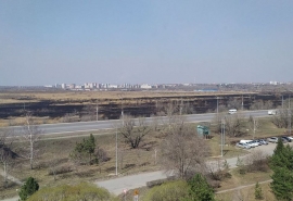 В Омской области начала массово гореть трава