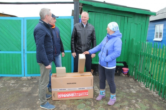 Для дома и для души: омские предприниматели сделали теплый подарок многодетной семье из Называевского района