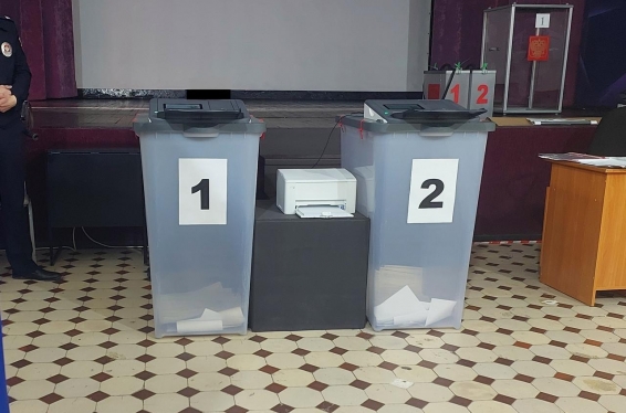 Ликвидация и затишье: что происходит с политическими партиями в Омске за год до выборов?