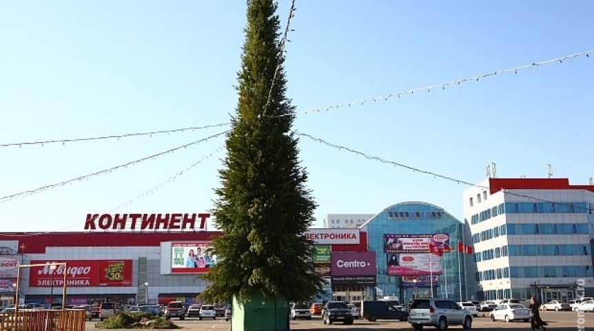 Континент г 1. Континент Омск торговый комплекс. Континент Омск площадь. Фонтан в континенте Омск. Континент Омск фото.