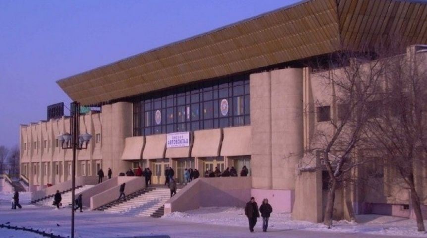Автовокзал омск. В Омске автовокзал автовокзал. Автовокзал вокзал Омска. Автовокзал Омск платформы.
