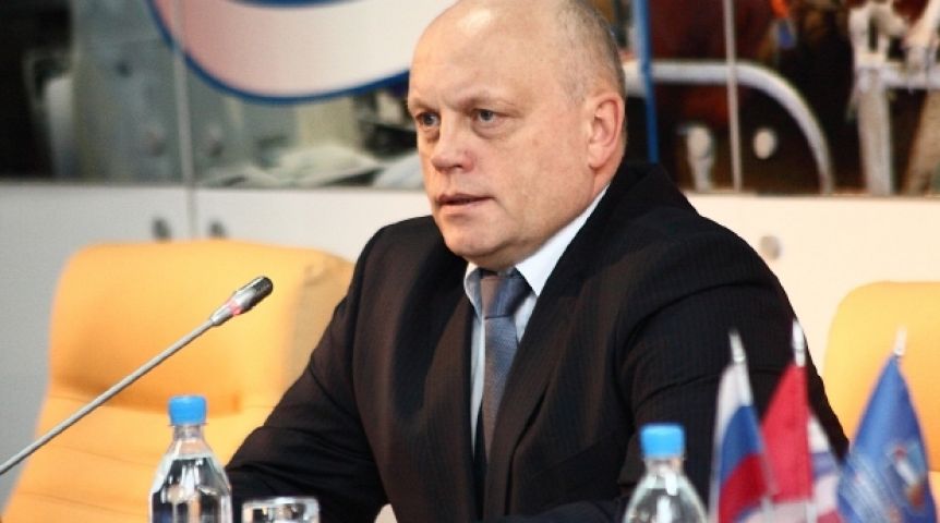 Министр спорта омской области. Виктор Назаров Омск. Назаров Омск. Витя Назаров губернатор Омской кошелек.