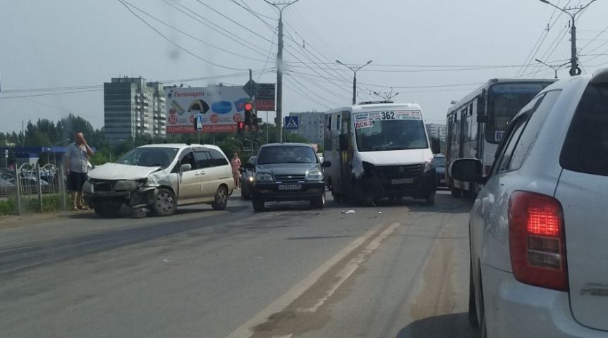 авария на площади лицкевича вчера. авария в омске на карла маркса. что случилось в омске сейчас. что случилось в омске сейчас. аварийная водоканал омск.