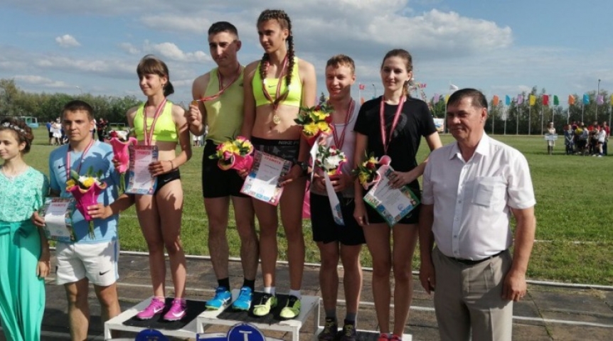Омский депутат поздравил жителей Одесского района с началом «Королевы спорта»