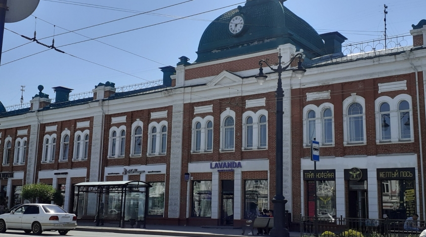 Немецкий омск. Часы на Любинском проспекте Омск. Культурно-деловой центр русско-немецкий дом в городе Омске. Русско немецкий центр в Омске. Дома на Любинском проспекте Омск.