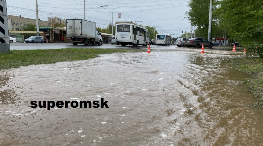 В водоканале объяснили потоп на Красном Пути в Омске