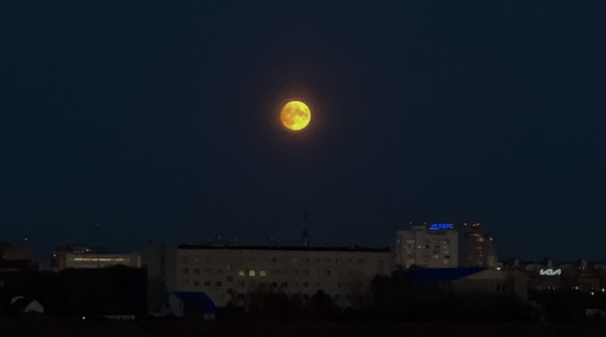 Лунное затмение московское время. Лунное затмение в ноябре 2021. Лунное затмение 19 ноября 2021 фото. Лунное затмение в Якутии. Лунное затмение 8 ноября Иркутск.
