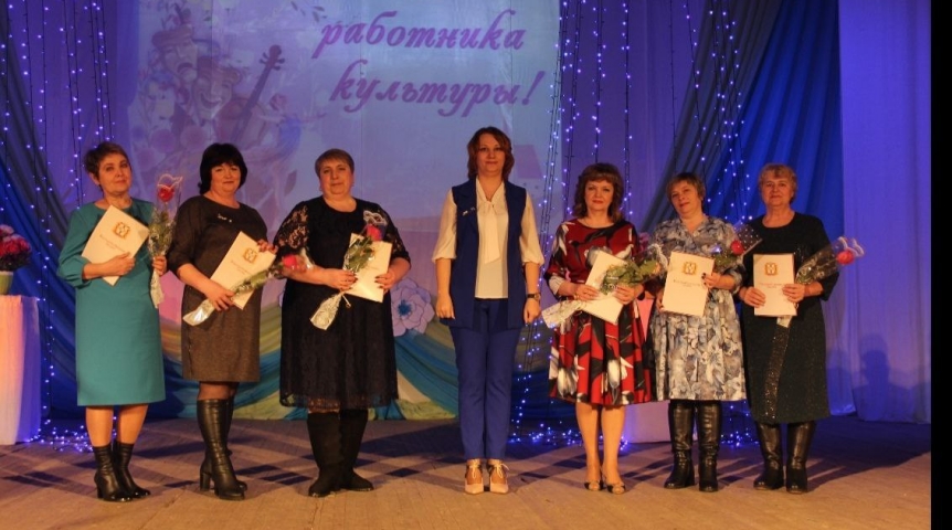 Работники культуры получили поздравления от депутата омского ЗС Дмитрия Павлова