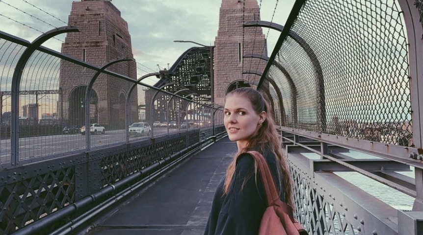 «Здесь живут наши теплые воспоминания»: переехавшая в Сидней омичка ненадолго вернулась домой