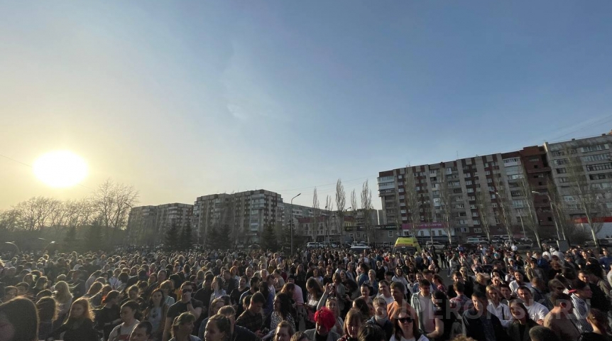 группа би 2 2024. би 2 и кауфман. би 2 концерт. грот группа афиша омск. отмененные концерты омск.