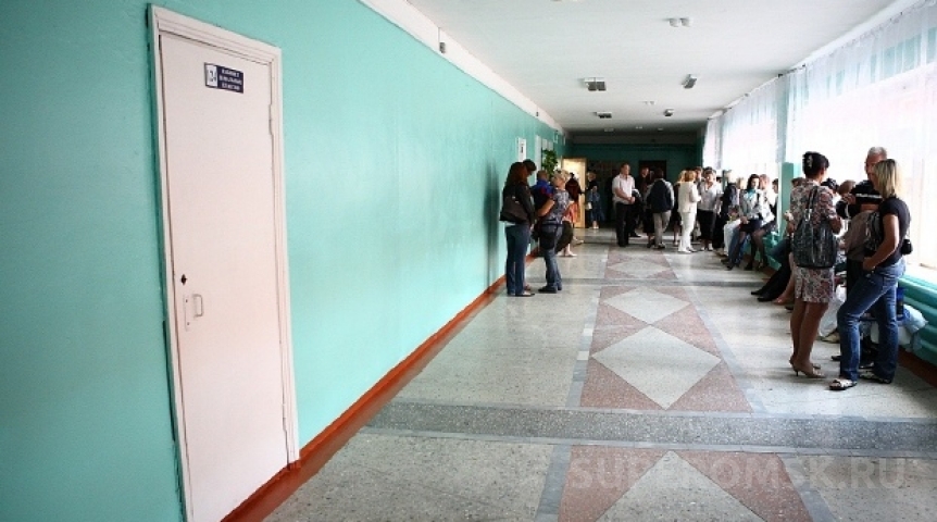 Омские школьники начали сдавать выпускные экзамены
