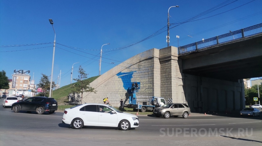 Ленинградский мост в Омске решили раскрасить перед ремонтом