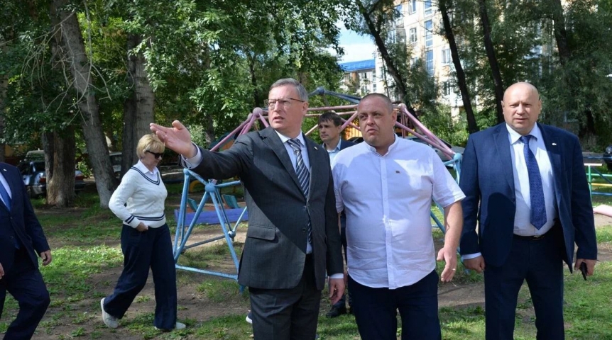 Губернатору Буркову доложили о реализации нацпроектов в Центральном округе Омска