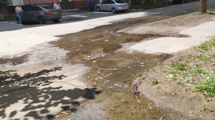 На улице Омска второй раз за пару недель произошла коммунальная авария
