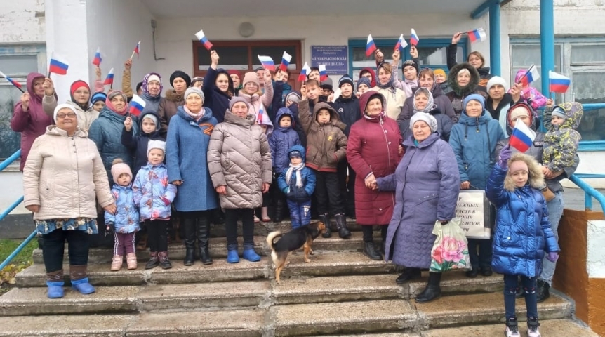 Общество В Саргатском районе провели ярмарку в поддержку мобилизованных
