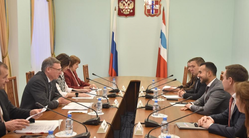 Губернатор Бурков обсудил итоги сотрудничества омского облправительства с руководством «АБ ИнБев Эфес»