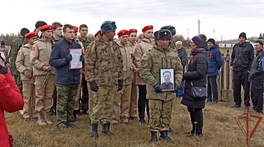 Общество В Омской области перезахоронили останки участника битвы за Сталинград