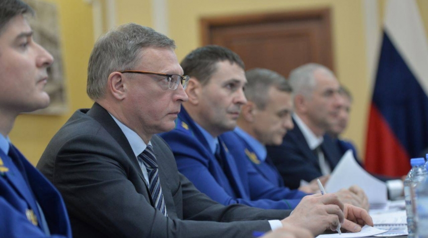 Омский губернатор Бурков сделал заявление после визита представителей Генпрокуратуры