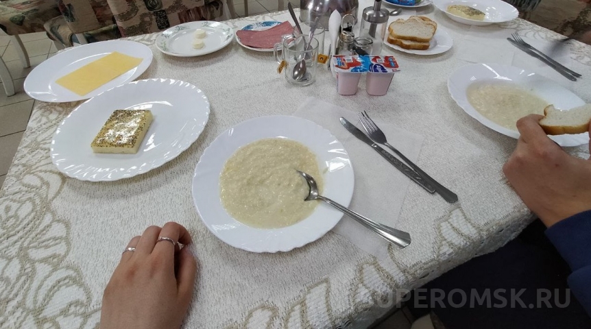 Омский омбудсмен не подтвердил жалобы младшеклассников школы № 14 на питание