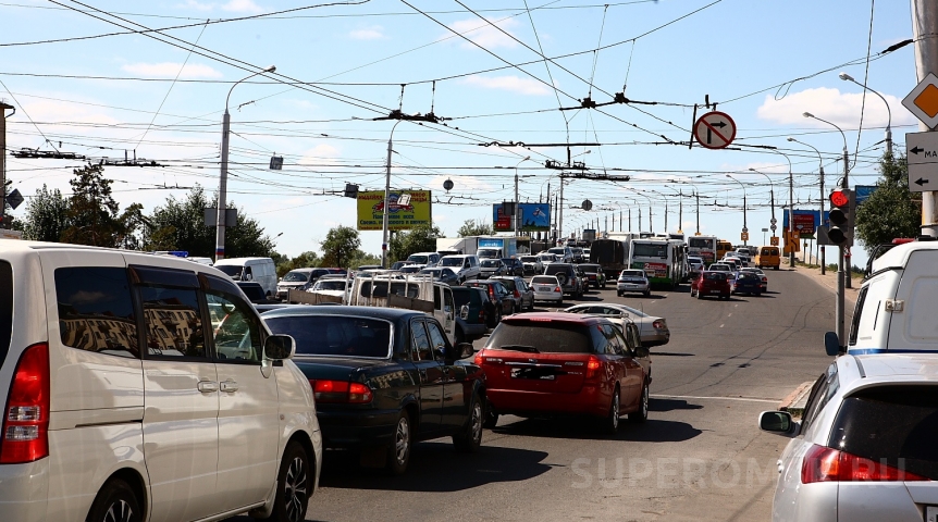 Омску на летнее содержание дорог выделили по 44 рубля на метр