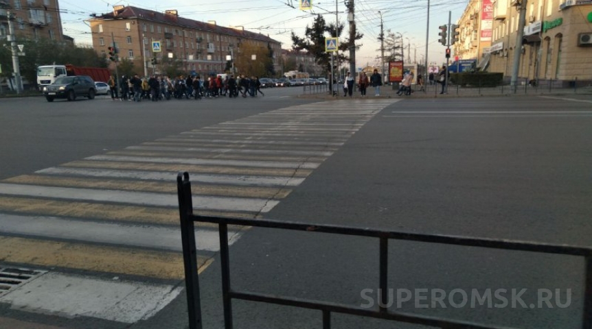 Осторожно, они идут: восемь типов «непослушных» пешеходов в Омске