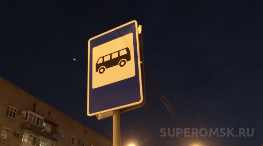 Под Омском автобусные остановки поставили на участке под рыбоводство
