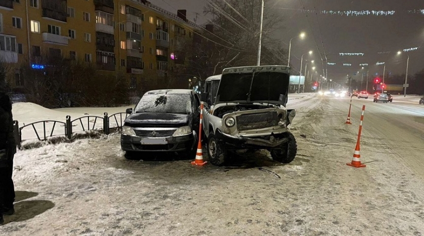 Три человека пострадали в ДТП с УАЗом в центре Омска
