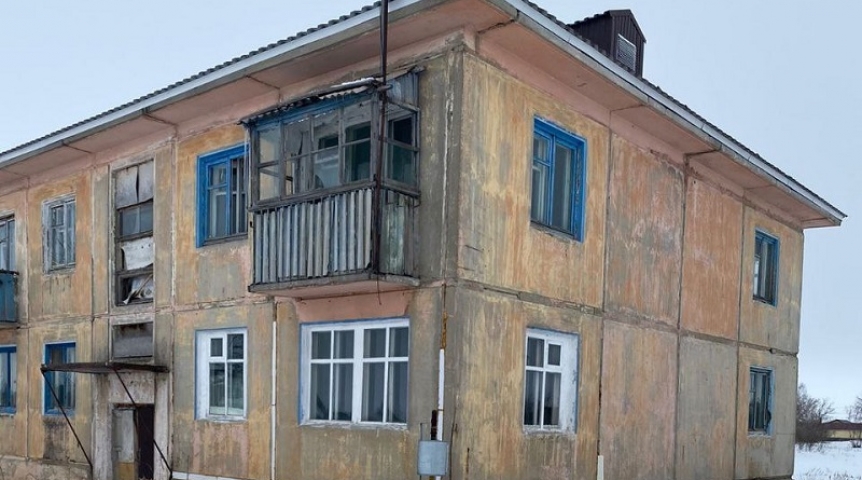 В Омской области могут обрушиться два аварийных дома
