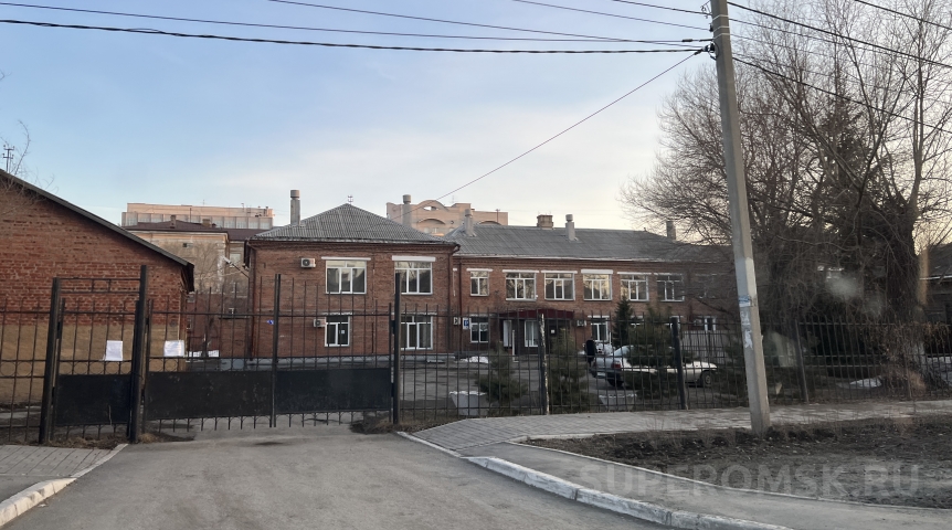 Общество Здание в центре Омска вслед за ГЖИ покинули еще две госструктуры