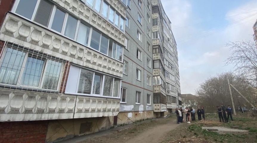 В Омске мальчик упал с девятого этажа и выжил