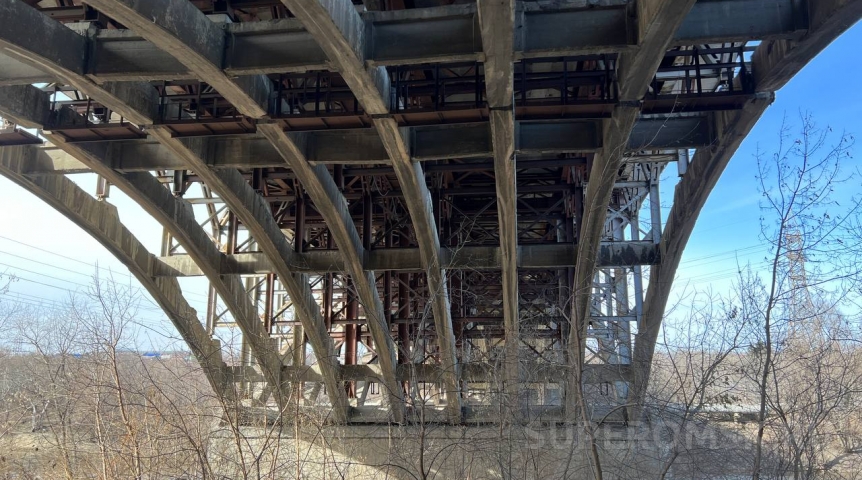Шишов оценил состояние разрушающегося Октябрьского моста в Омске
