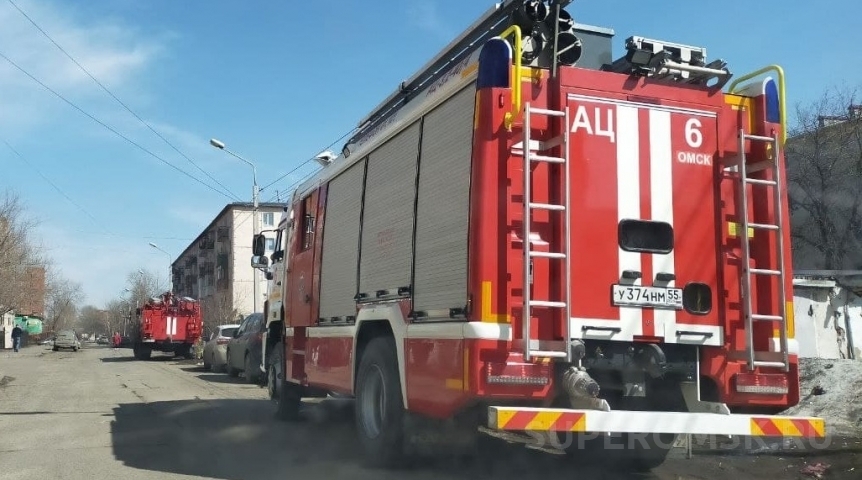 В Омске вспыхнул пожар в автобусе с пассажирами