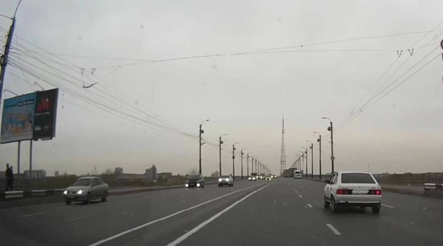 В Омске для профилактики аварий сузили дорогу на Лукашевича