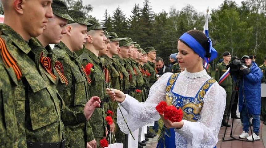 В Омске проводили новобранцев в Президентский полк