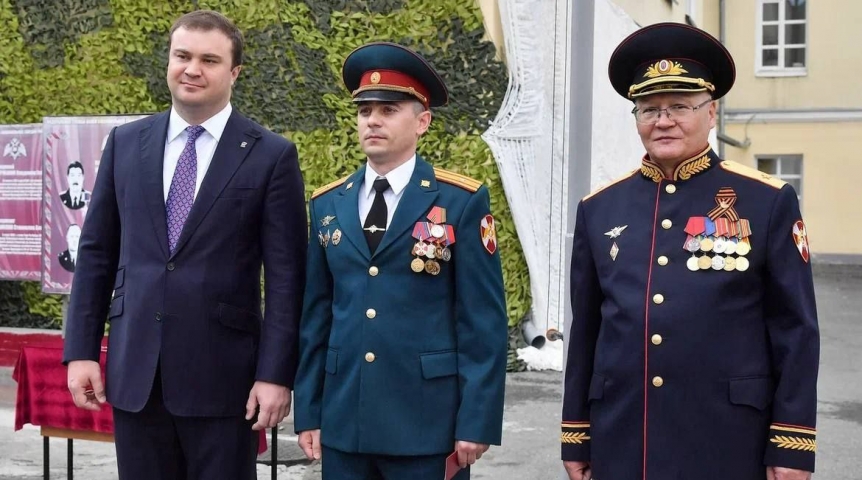 В Омске Виталий Хоценко вручил государственные награды бойцам Росгвардии