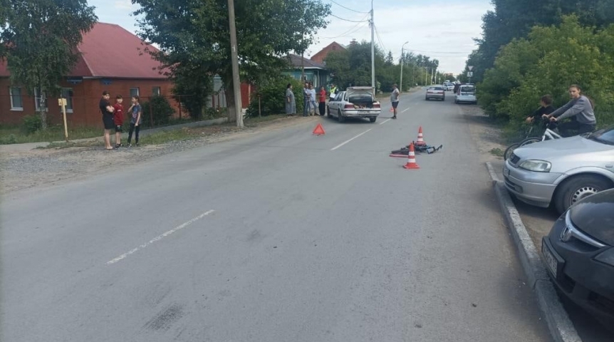 Происшествия в Омске Юного омского велосипедиста сбили на асфальте
