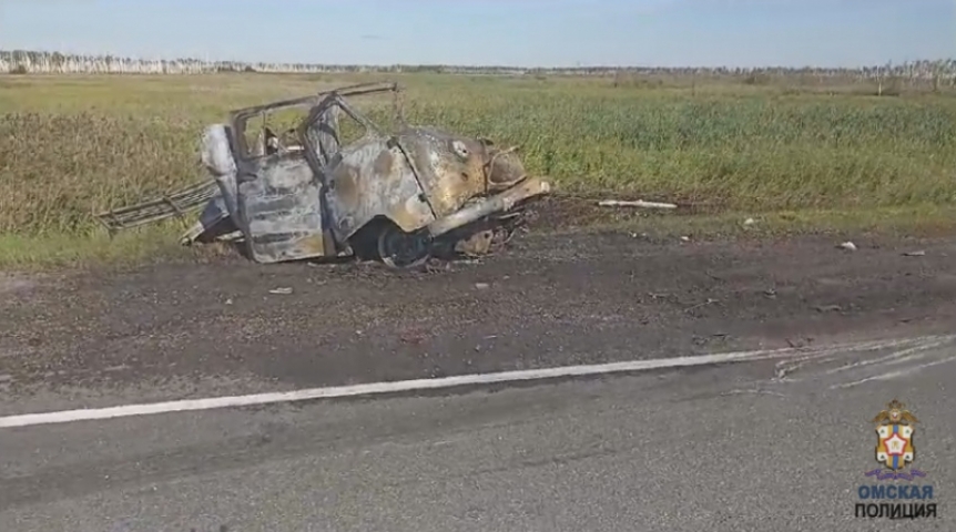 Под Омском в выгоревшем после столкновения с большегрузом УАЗе погиб человек
