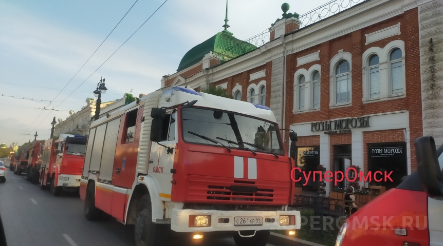 Пожар в здании с популярным рестораном в центре Омска тушили около 10 часов