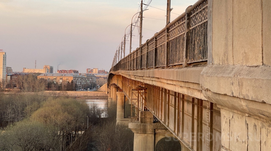 В Омске изменят внешний вид перил Ленинградского моста