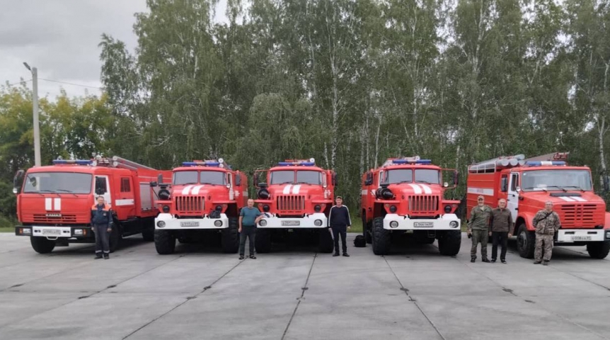 Виталий Хоценко сообщил о передаче Омской области 5 пожарных машин от ЯНАО
