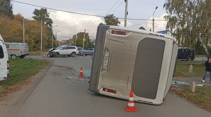 Девять омичей пострадали в ДТП с маршруткой на 1-й Чередовой