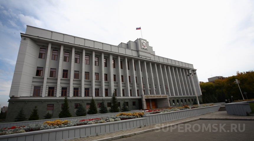 В омском облправительстве массово ищут сотрудников на оклад от 13 тысяч рублей