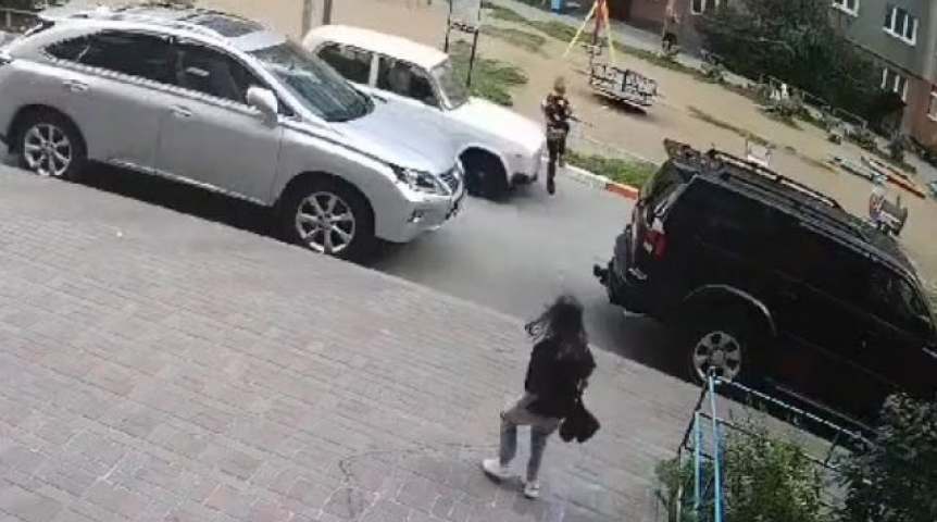 Происшествия в Омске Омичи разделились во мнении о виновнике в дворовом ДТП с мальчиком